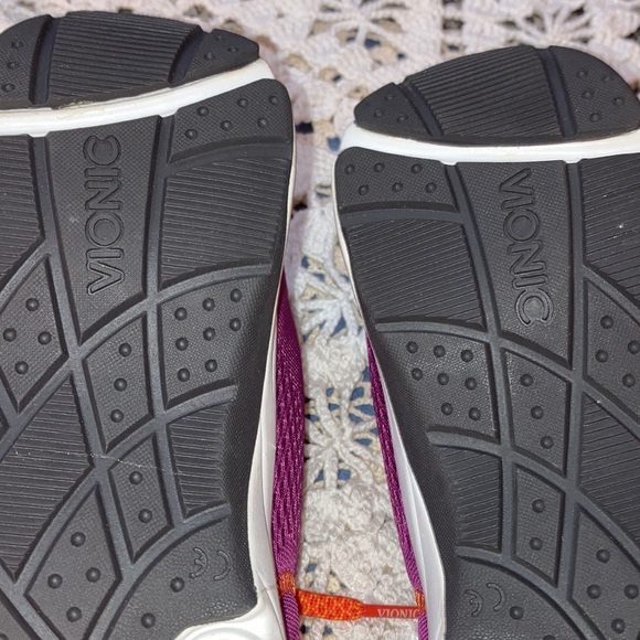 🐞Vionic Sneakers - Picture 11 of 13